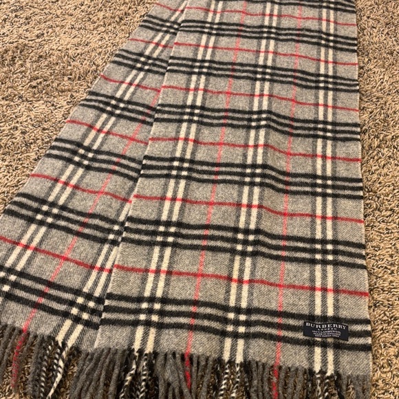 Burberry Classic Gray and Red Check Scarf